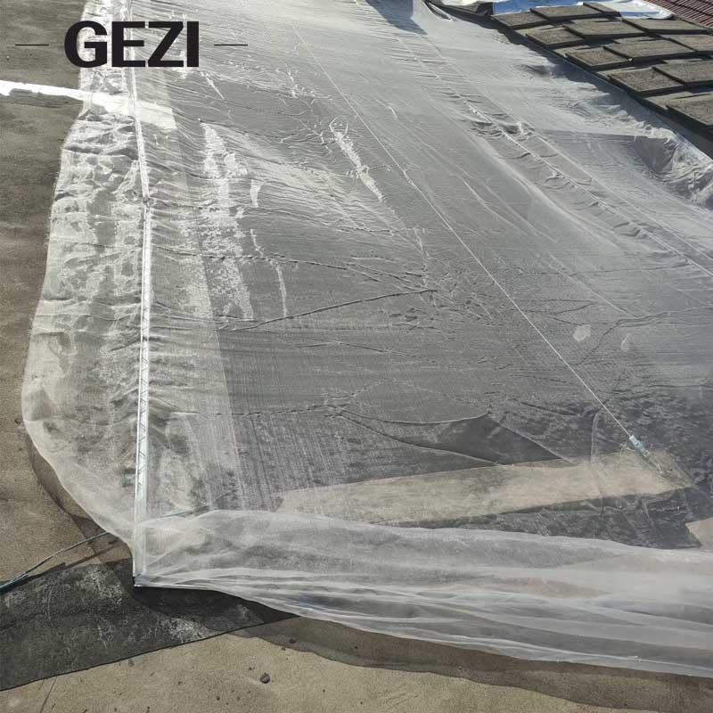 5.1 Install an insect-proof net in the small courtyard at home during the holiday